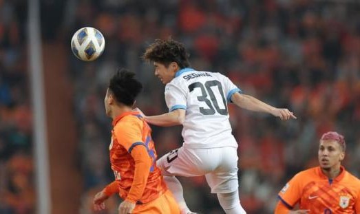 开云体育网站-亚冠1/8决赛首回合：防线漏洞多 泰山2比3川崎前锋