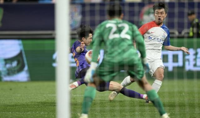 开云体育登录入口-曹赟定退役：十四载坚守梦未圆 退役亦留憾与光