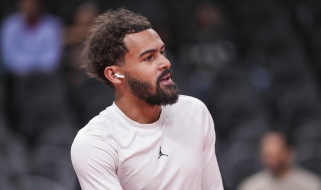 开云体育电脑版-首秀推迟，特雷·杨因股四头肌和膝盖伤势将缺席奇才打鹈鹕比赛