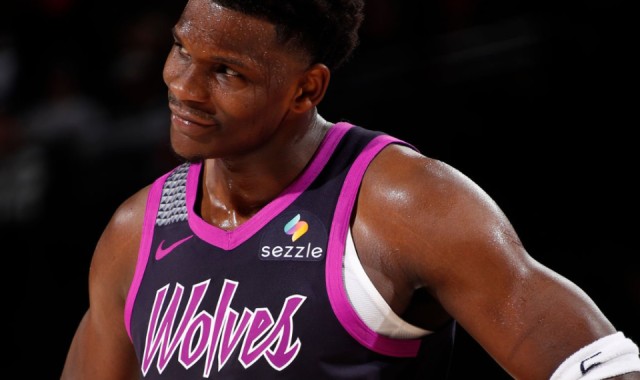 开云体育官方入口-NBA官宣两张罚单：华子贝恩用力把球扔向观众席 各罚25000美元