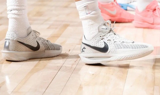 开云体育网站-坎宁安穿着Cut3迎来复出，得到13分5篮板10助攻