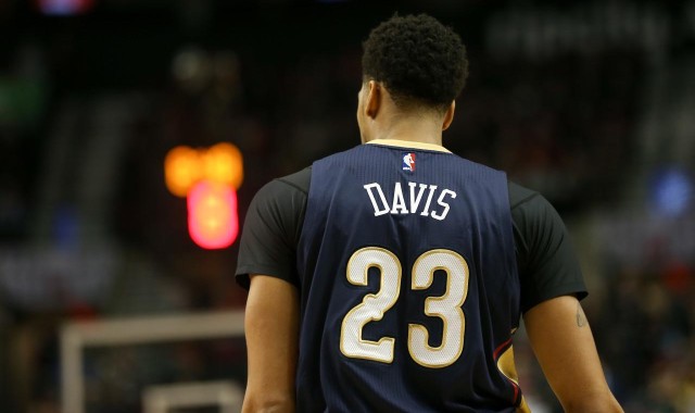 开云体育官方入口-23号球衣给了双向球员！美媒提问：鹈鹕应退役浓眉的23号球衣吗？