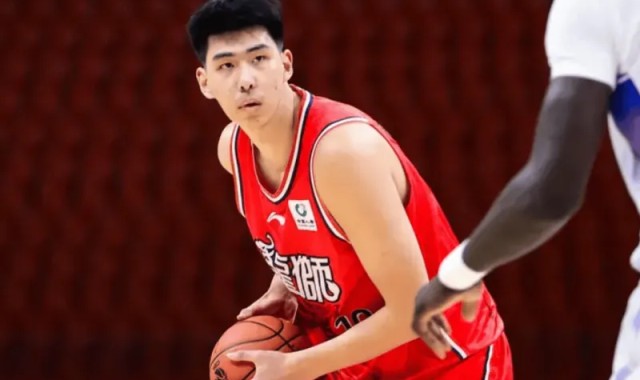 开云体育网页版-徐昕出战23分钟，投篮4中4得到8分9篮板2助攻2盖帽