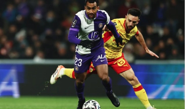 开云体育登录入口-队报：图卢兹中场卡塞雷斯大概率留队，俱乐部无意冬窗放人