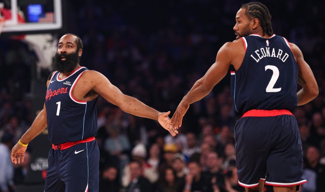 开云体育电脑版-哈登：我和小卡交流是最多的 我的任务就是帮他进入状态